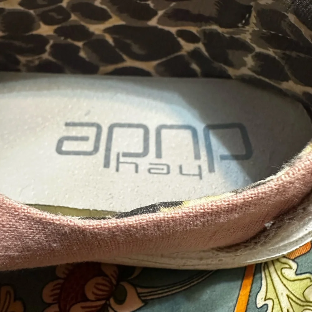 Hey Dude Women’s Wendy Guava Shoes - Picture 7 of 9